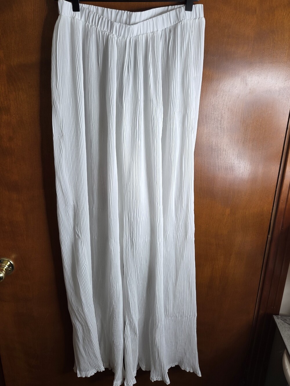 Pretty Little Thing White Chiffon Plisse Oversized Wide Leg Trousers Size 8 NWT